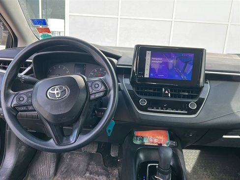 Used 2023 Toyota Corolla LE image 4