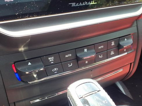 Used 2022 Maserati Ghibli Modena RWD image 24