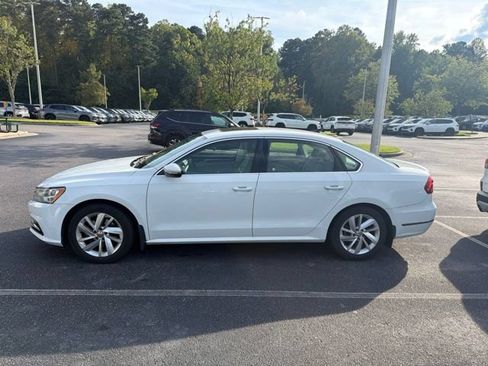 Used 2018 Volkswagen Passat 2.0T SE FWD image 4