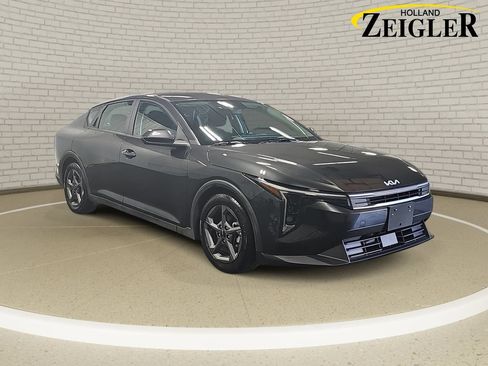 Used 2025 Kia K4 FWD image 3