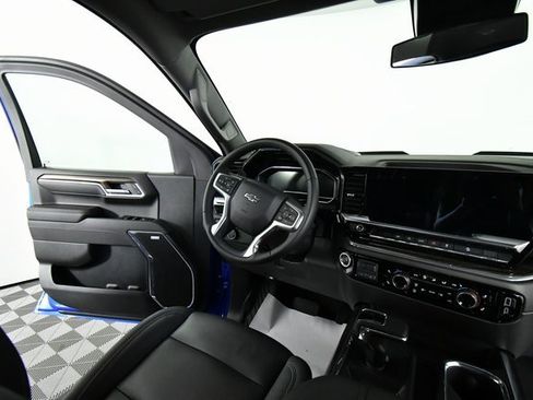 Used 2025 Chevrolet Silverado 1500 LT Trail Boss w/ Convenience Package II image 19