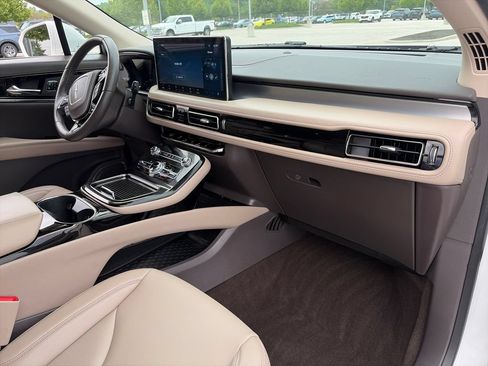 Used 2023 Lincoln Nautilus AWD w/ Premium Package image 10