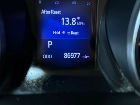 Used 2018 Toyota C-HR XLE FWD image 32