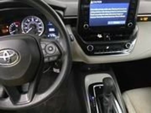 Used 2022 Toyota Corolla LE image 11