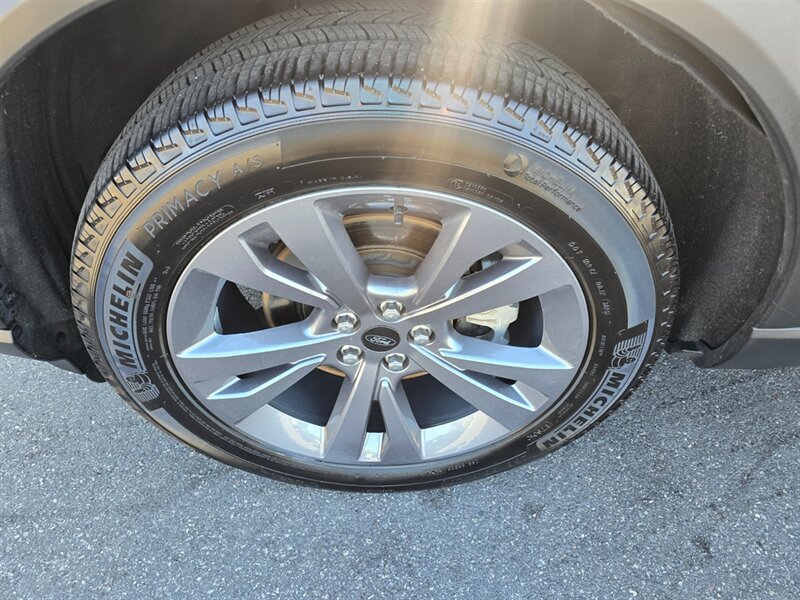 Used 2023 Ford Explorer XLT w/ Equipment Group 202A AWD/4WD image 26