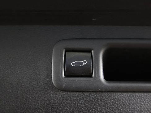 Used 2023 Toyota Highlander XLE FWD image 59