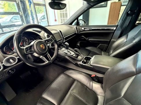 Used 2016 Porsche Cayenne AWD/4WD image 7
