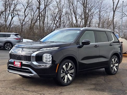 New 2026 Mitsubishi Outlander SEL image 3