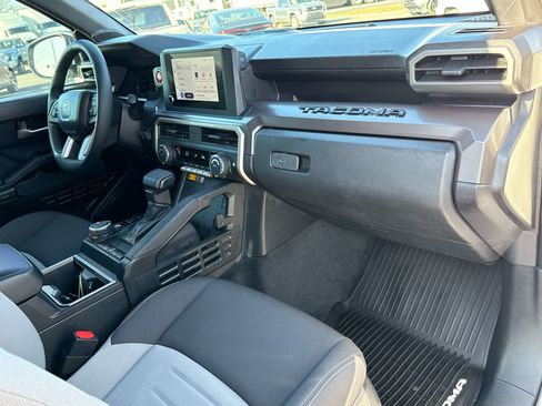 Used 2024 Toyota Tacoma TRD Off-Road image 22