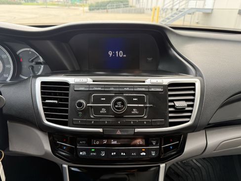 Used 2016 Honda Accord LX image 18