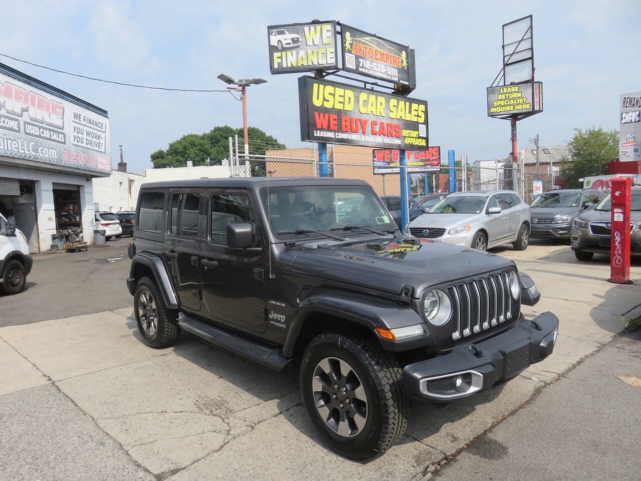 Used 2018 Jeep Wrangler Unlimited Sahara AWD/4WD image 3
