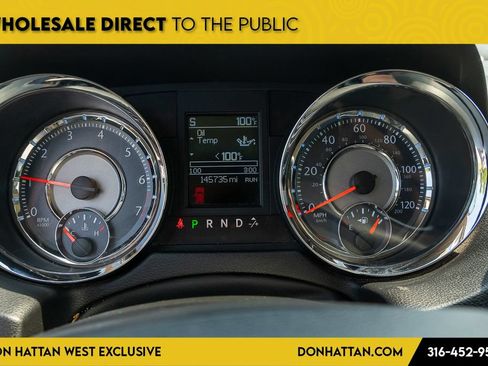 Used 2012 Chrysler Town & Country Touring w/ Entertainment Group #1 FWD image 6