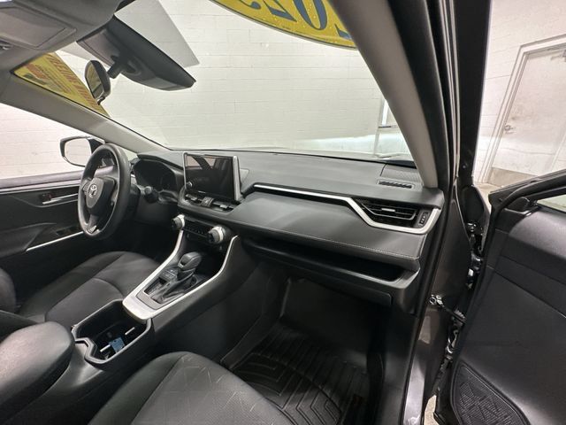 Used 2025 Toyota RAV4 XLE FWD image 17