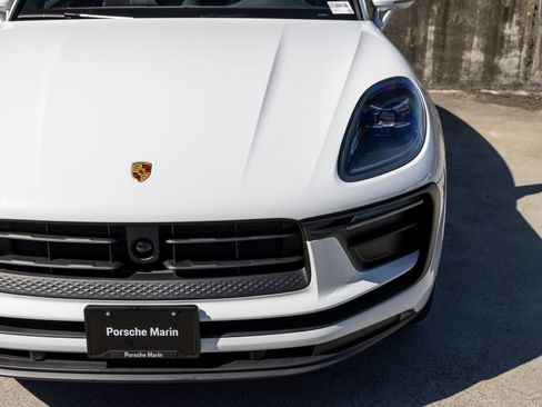 Certified 2026 Porsche Macan AWD/4WD image 17