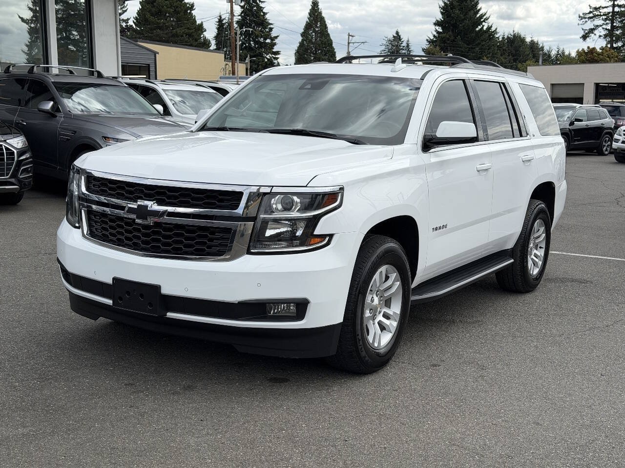 Used 2018 Chevrolet Tahoe LT w/ Luxury Package AWD/4WD image 1