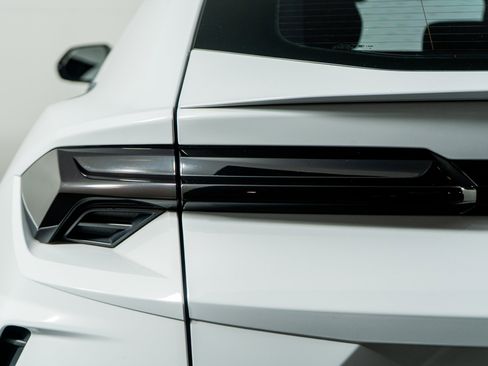 Used 2020 Lamborghini Urus image 11