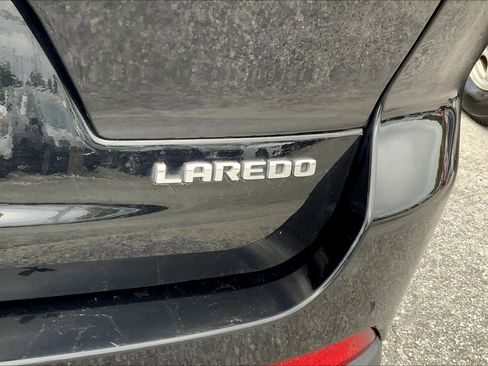 Used 2023 Jeep Grand Cherokee L Laredo image 8