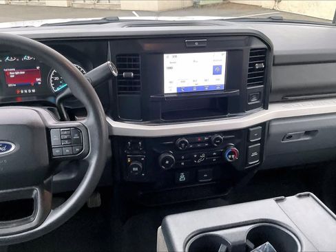 Used 2025 Ford F250 XLT image 9