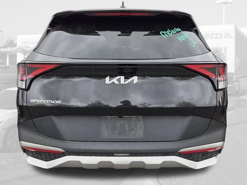 Used 2024 Kia Sportage LX image 7