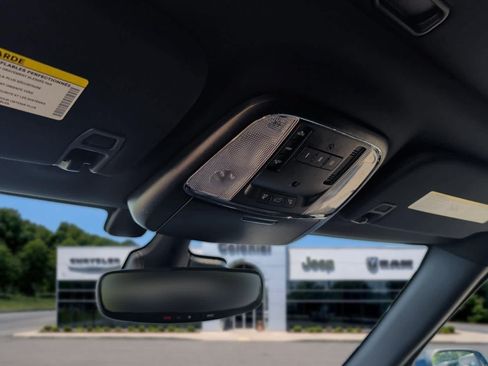 Used 2018 Dodge Durango R/T w/ Technology Group AWD/4WD image 26