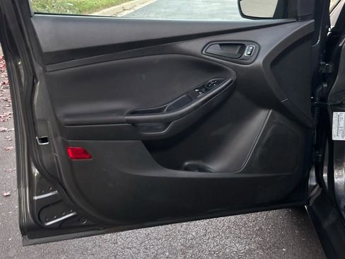 Used 2018 Ford Focus S image 14