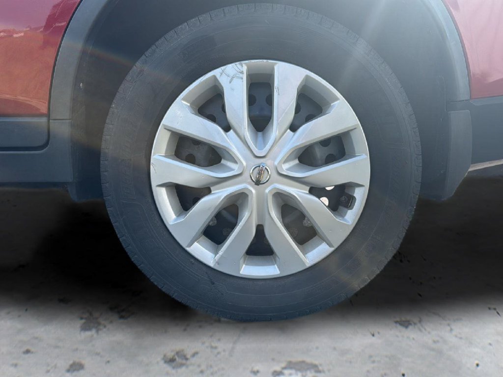 Used 2015 Nissan Rogue S AWD/4WD image 15