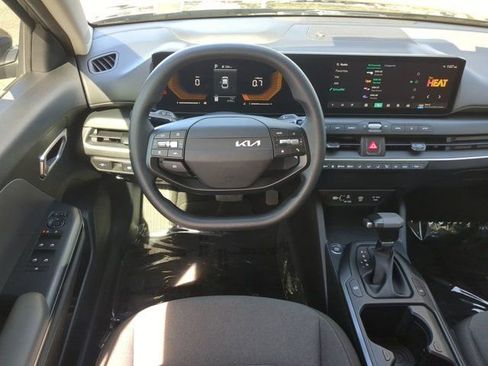 Used 2025 Kia K4 LXS image 15