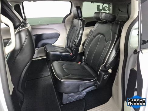 Used 2022 Chrysler Pacifica Limited image 22