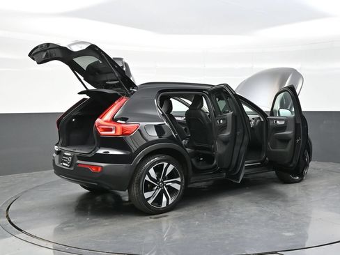 Used 2024 Volvo XC40 B5 Plus w/ Protection Package Premier AWD/4WD image 45