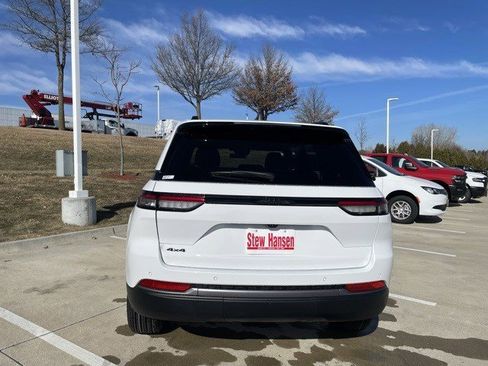 New 2026 Jeep Grand Cherokee Altitude image 5