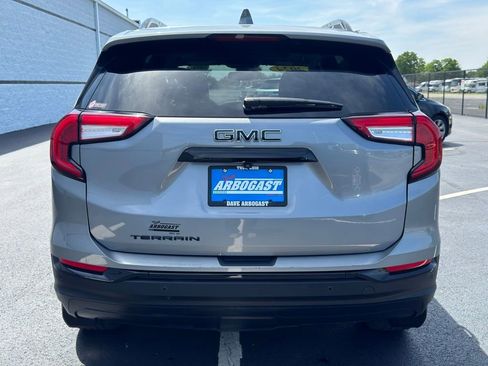 Used 2024 GMC Terrain SLE w/ Driver Convenience Package FWD image 8
