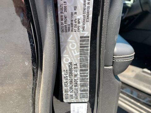 Used 2025 Jeep Grand Cherokee Altitude AWD/4WD image 32