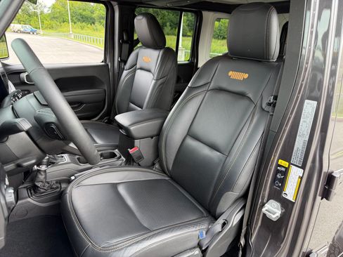 Used 2026 Jeep Wrangler Unlimited Sport AWD/4WD image 5