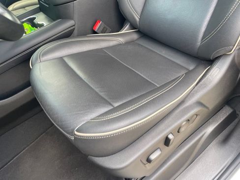 Used 2024 GMC Yukon XL SLT w/ SLT Premium Package AWD/4WD image 23