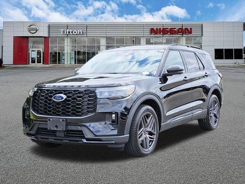 Used 2025 Ford Explorer ST-Line w/ ST-Line Street Pack AWD/4WD image 8