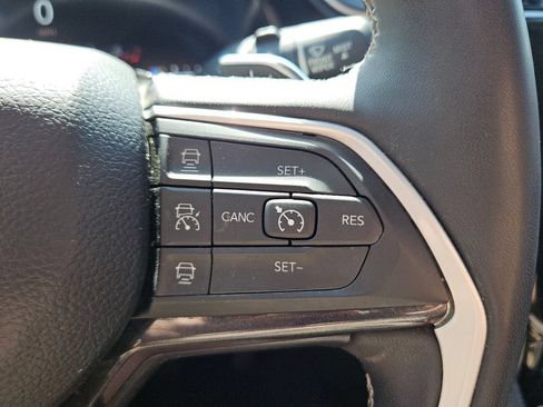 Used 2023 Jeep Grand Cherokee Laredo w/ Luxury Tech Group I AWD/4WD image 23