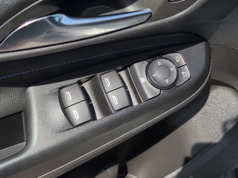 Used 2025 Buick Envista Sport Touring image 13