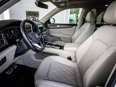 Used 2024 Volkswagen Atlas SEL Premium R-Line image 30