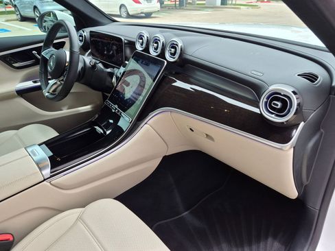 Used 2025 Mercedes-Benz GLC 350e 4MATIC image 25
