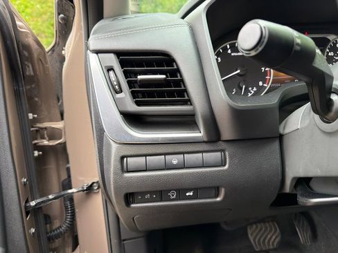 Used 2025 Nissan Rogue SV AWD/4WD image 19