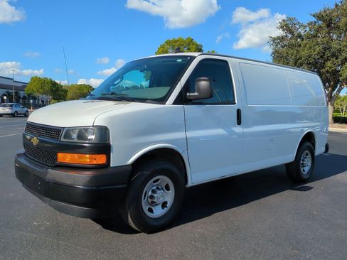 Used 2020 Chevrolet Express 2500 w/ Enhanced Convenience Package image 8