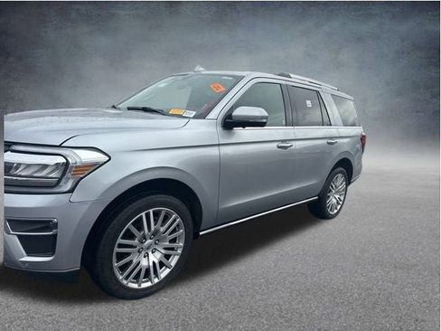 Used 2024 Ford Expedition Limited image 14