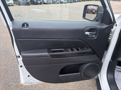 Used 2015 Jeep Patriot High Altitude image 10