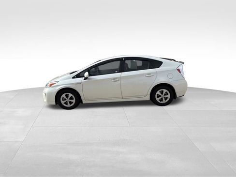Used 2015 Toyota Prius Two image 9