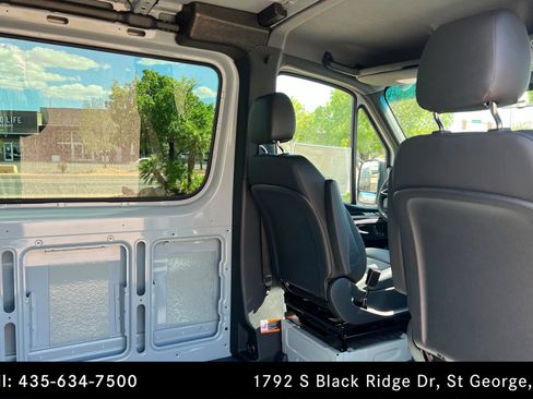 Used 2025 Mercedes-Benz Sprinter 2500 image 20