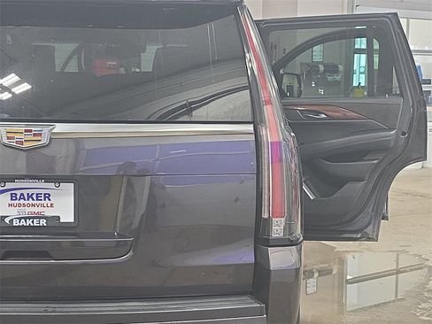 Used 2016 Cadillac Escalade Luxury image 36