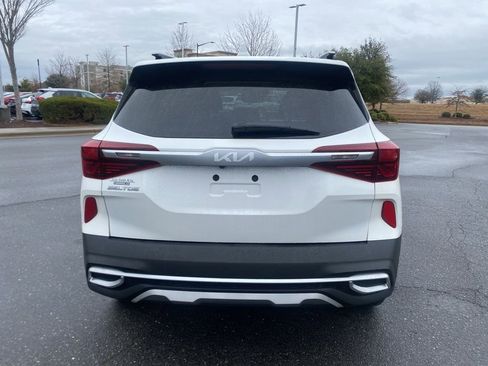 Used 2023 Kia Seltos EX image 4