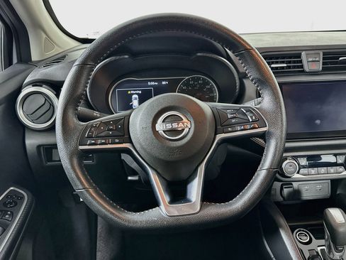 Used 2025 Nissan Versa SR FWD image 17
