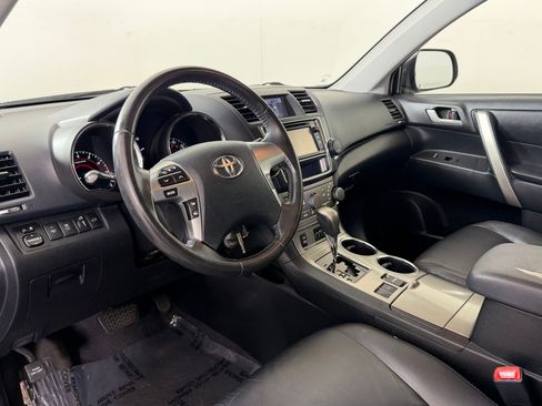 Used 2013 Toyota Highlander SE FWD image 4