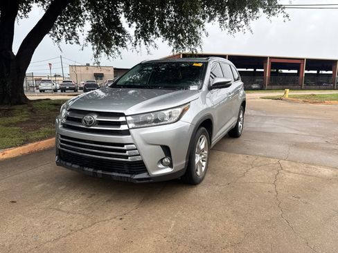 Used 2018 Toyota Highlander Limited FWD image 1